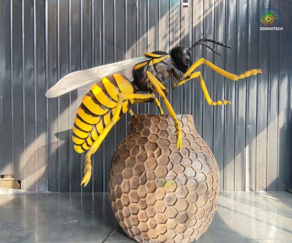 Animatronic Wasp HS144