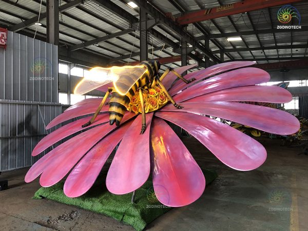 Animatronic wasp sipping floral nectar HS142 - Image 2
