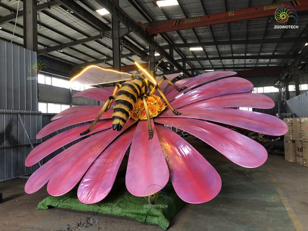 Animatronic wasp sipping floral nectar HS142 - Image 3