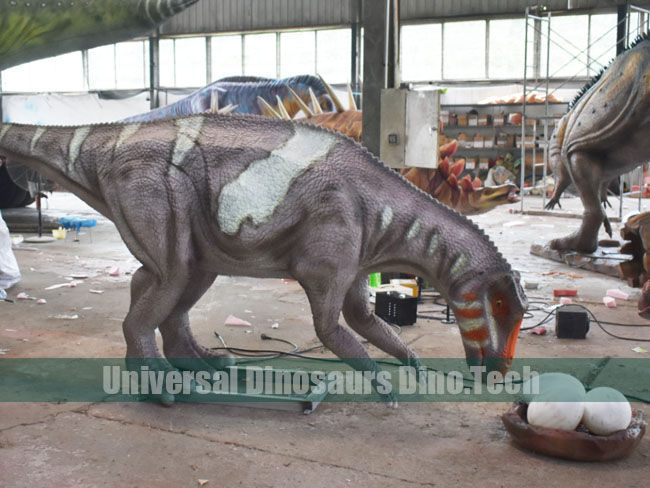 Maiasaura & Eggs Models