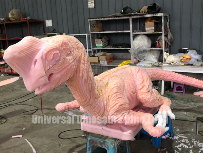Sculpture Oviraptor Outline on the Foam Sculpture Oviraptor Outline on the Foam