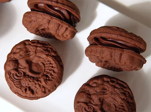 Dinosaur-themed chocolates Dinosaur-themed chocolates