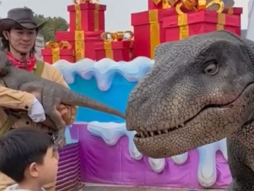 Trex Costume Responds Voices of Aduiences